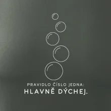 Hlavně dýchej pět stoupajících potápěčských bublin