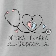 Dětská lékařka srdcem - stetoskop a dětské stopy