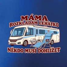 Máma rozkládám lehátko někdo musí dohlížet integrovaný obytňák
