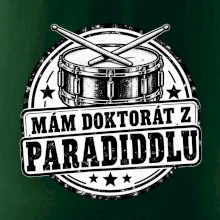 Mám doktorát z paradiddlu - černobílý bubenický odznak