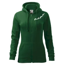 Psí máma se jmény na rukávu