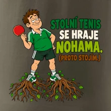 Stolní tenis se hraje nohama. (proto stojím.)