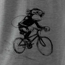 Opice s batohem na kole