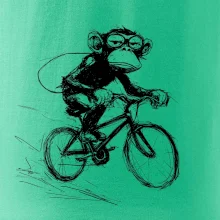 Opice s batohem na kole