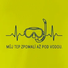 Můj tep zpomalí až pod vodou křivka EKG s maskou a šnorchlem
