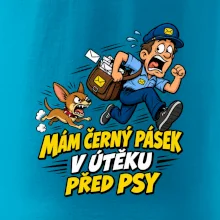 Černý pásek v útěku před psy