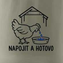 Slepice u misky s krmením
