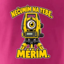 Geodet nečumím na tebe měřím