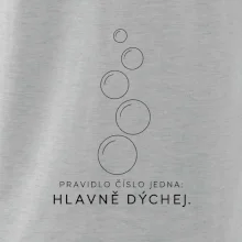 Hlavně dýchej pět stoupajících potápěčských bublin
