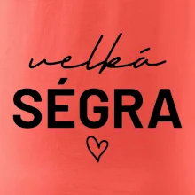 Velká ségra -  nápis na prsou Velká ségra -  nápis na prsou