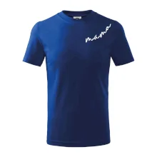 Psí máma se jmény na rukávu