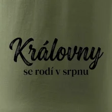 Černobílý nápis  Královny se rodí v srpnu
