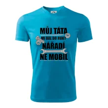 Můj táta mi dal do ruky nářadí