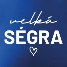 Velká ségra -  nápis na prsou