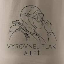 Vyrovnej tlak a leť potápěč v neoprenu držící si nos