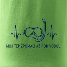 Můj tep zpomalí až pod vodou křivka EKG s maskou a šnorchlem