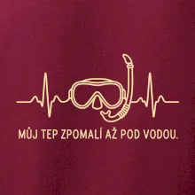 Můj tep zpomalí až pod vodou křivka EKG s maskou a šnorchlem