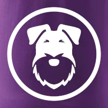 Knírač v kolečku na prsu