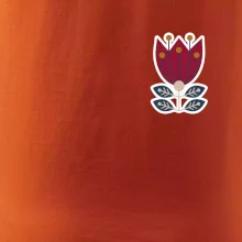 Folklor na prsu květina čtyřlistá