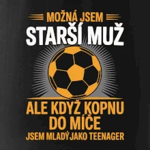 Možná jsem starší muž,  ale když kopnu do míče