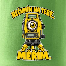 Geodet nečumím na tebe měřím