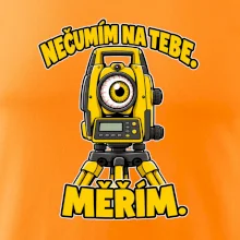 Geodet nečumím na tebe měřím