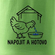 Slepice u misky s krmením