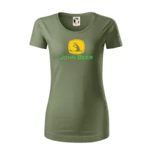 John Beer jelen s pivem