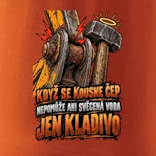 Zaseknutý čep bagru vyřeší kladivo
