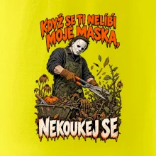 Maskovaný hororový zahradník se zahradními nůžkami