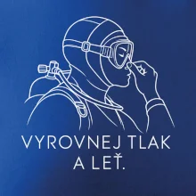 Vyrovnej tlak a leť potápěč v neoprenu držící si nos