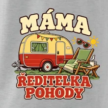 Máma ředitelka pohody rodinné kempování s karavanem