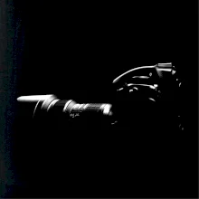 Zrcadlovka ve tmě z boku