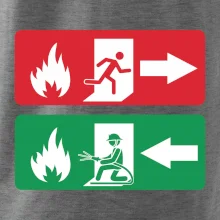 Lidé utíkají, hasiči přibíhají