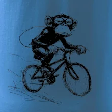 Opice s batohem na kole