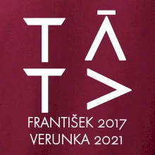 Táta v geometrickém fontu se jmény