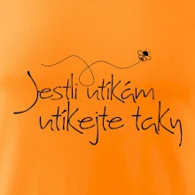 Jestli utíkám, tak utíkejte taky - včelař