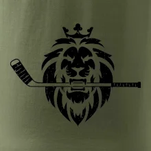 Lev s hokejkou v tlamě