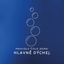 Hlavně dýchej pět stoupajících potápěčských bublin