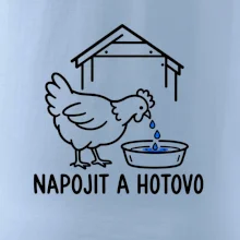 Slepice u misky s krmením