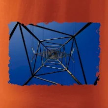 Stožár vysokého napětí zespodu