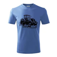 Holky, traktor stojí víc než bávo