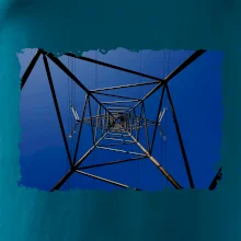 Stožár vysokého napětí zespodu