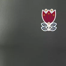 Folklor na prsu květina čtyřlistá