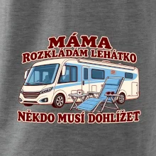 Máma rozkládám lehátko někdo musí dohlížet integrovaný obytňák