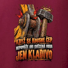 Zaseknutý čep bagru vyřeší kladivo