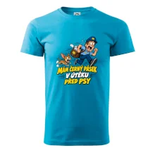 Černý pásek v útěku před psy