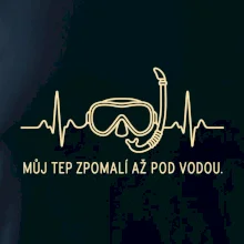 Můj tep zpomalí až pod vodou křivka EKG s maskou a šnorchlem