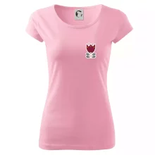 Folklor na prsu květina čtyřlistá