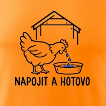 Slepice u misky s krmením